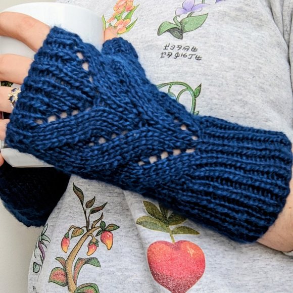 100% Alpaca Soft & Warm Royal Blue Fingerless Mitts - Picture 1 of 2